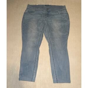 YMI women’s light wash blue jeans